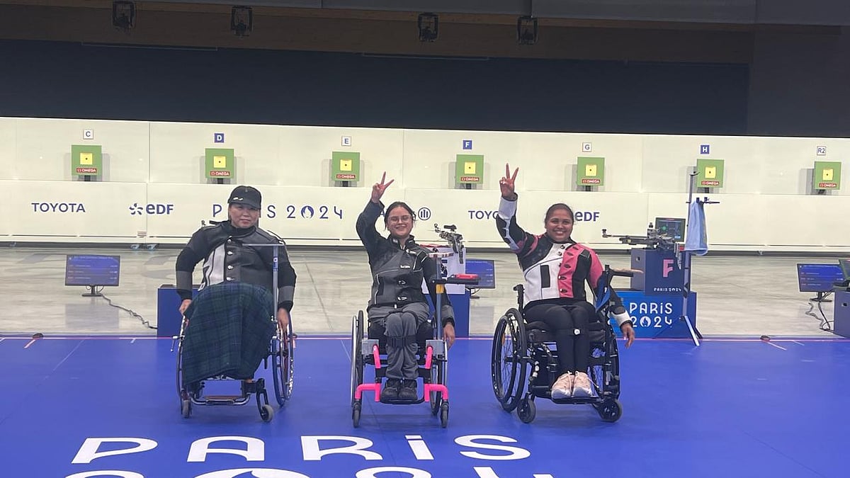PCI : Avani Lekhara (c) bags gold with Mona Agarwal (right) with the bronze. Korea's Lee takes silver.